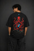 Octopus Holding Earth Black T-Shirt Yourway